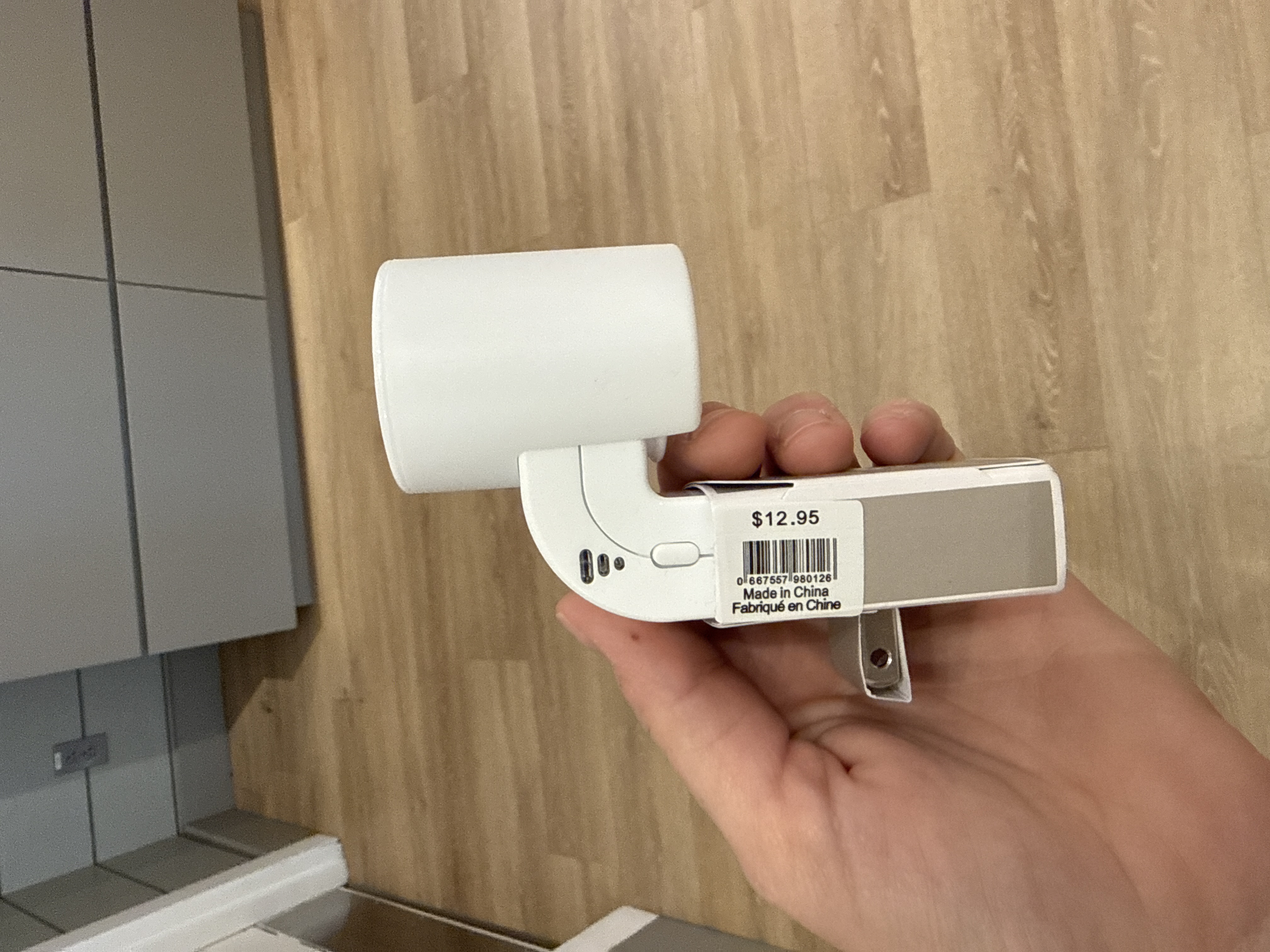 Bath & Body Works wallflowers wall plug-in with scent control - WHITE