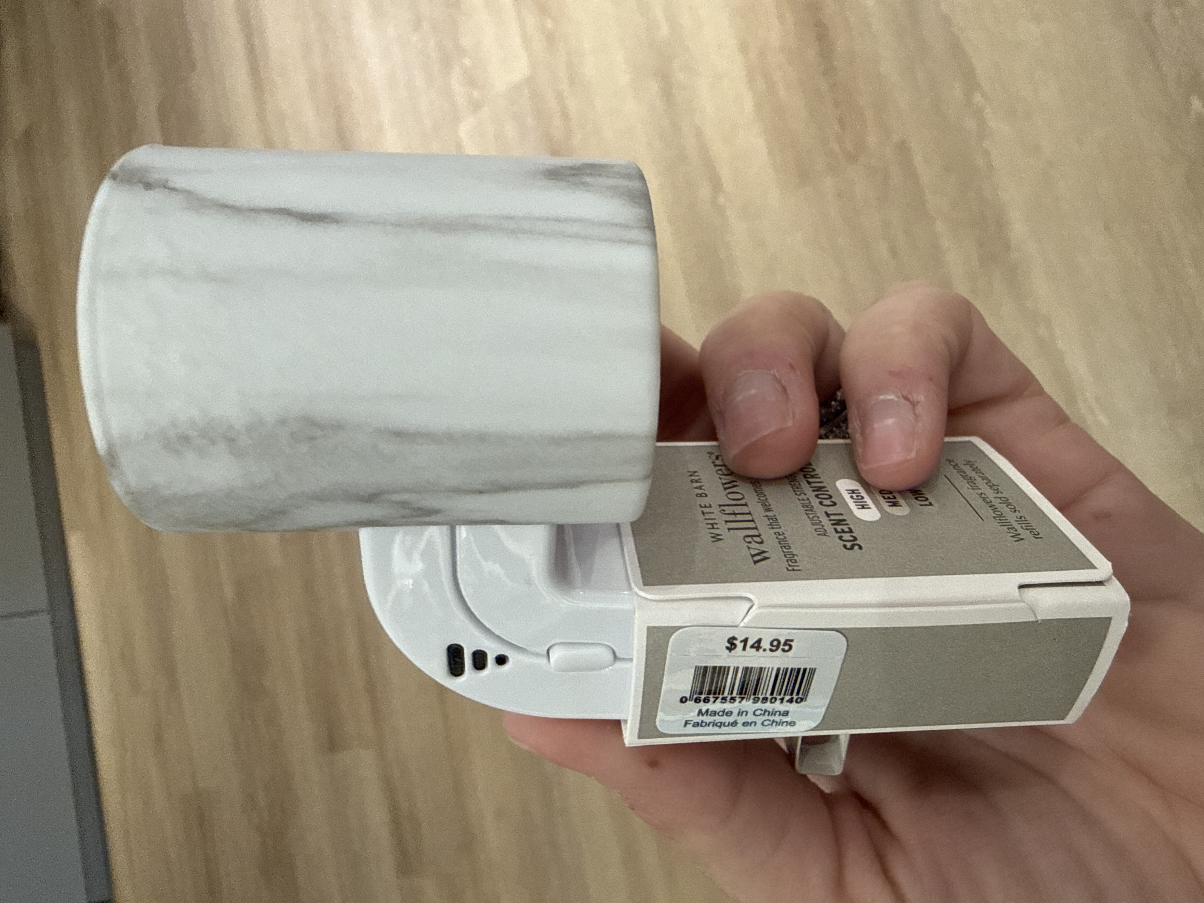 Bath & Body Works wallflowers wall plug-in with scent control - WHITE MARBLE