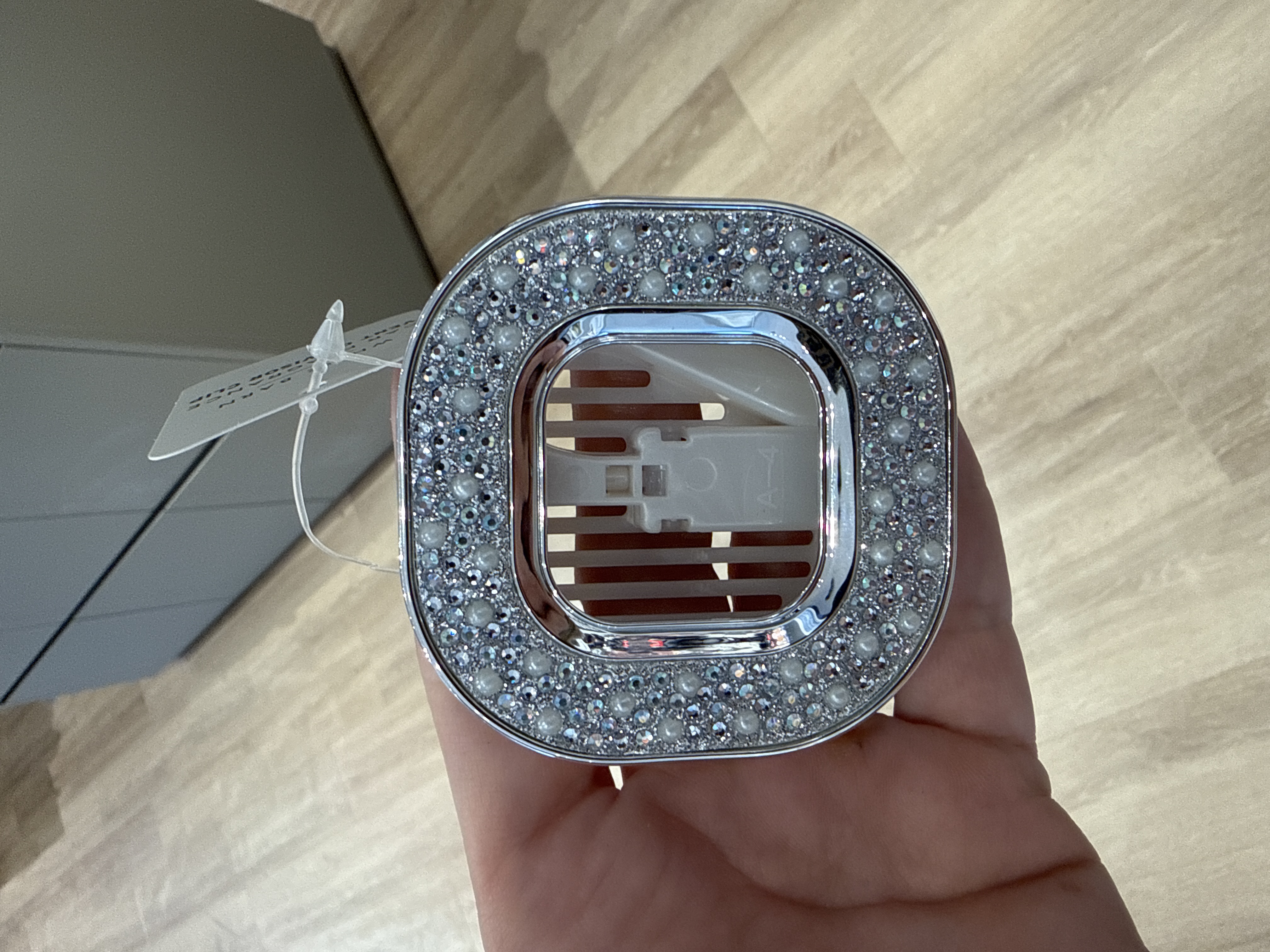 Bath & Body Works car fragrance holder - SPARKLING WHITE