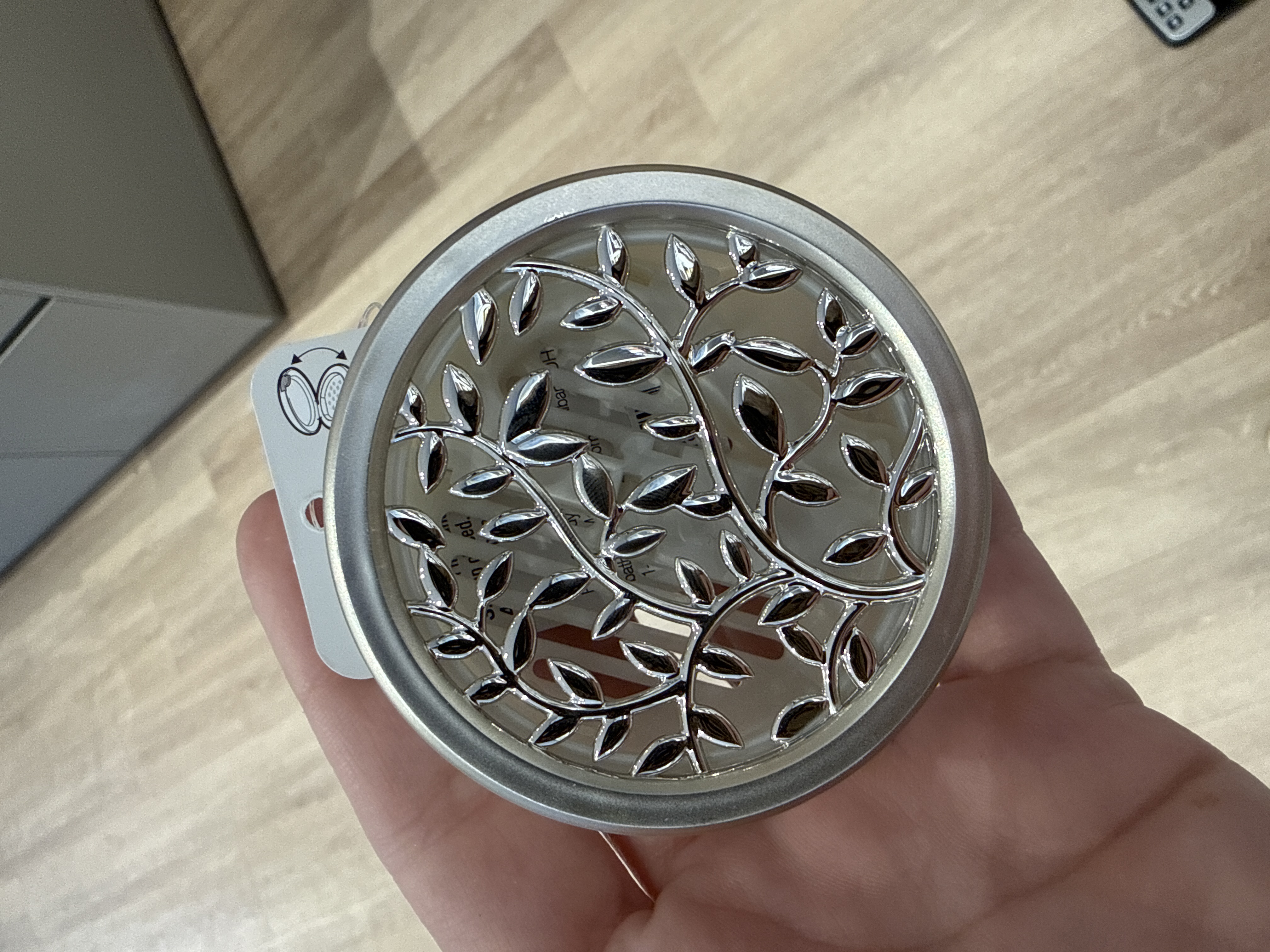 Bath & Body Works car fragrance holder - SILVER LEAVES