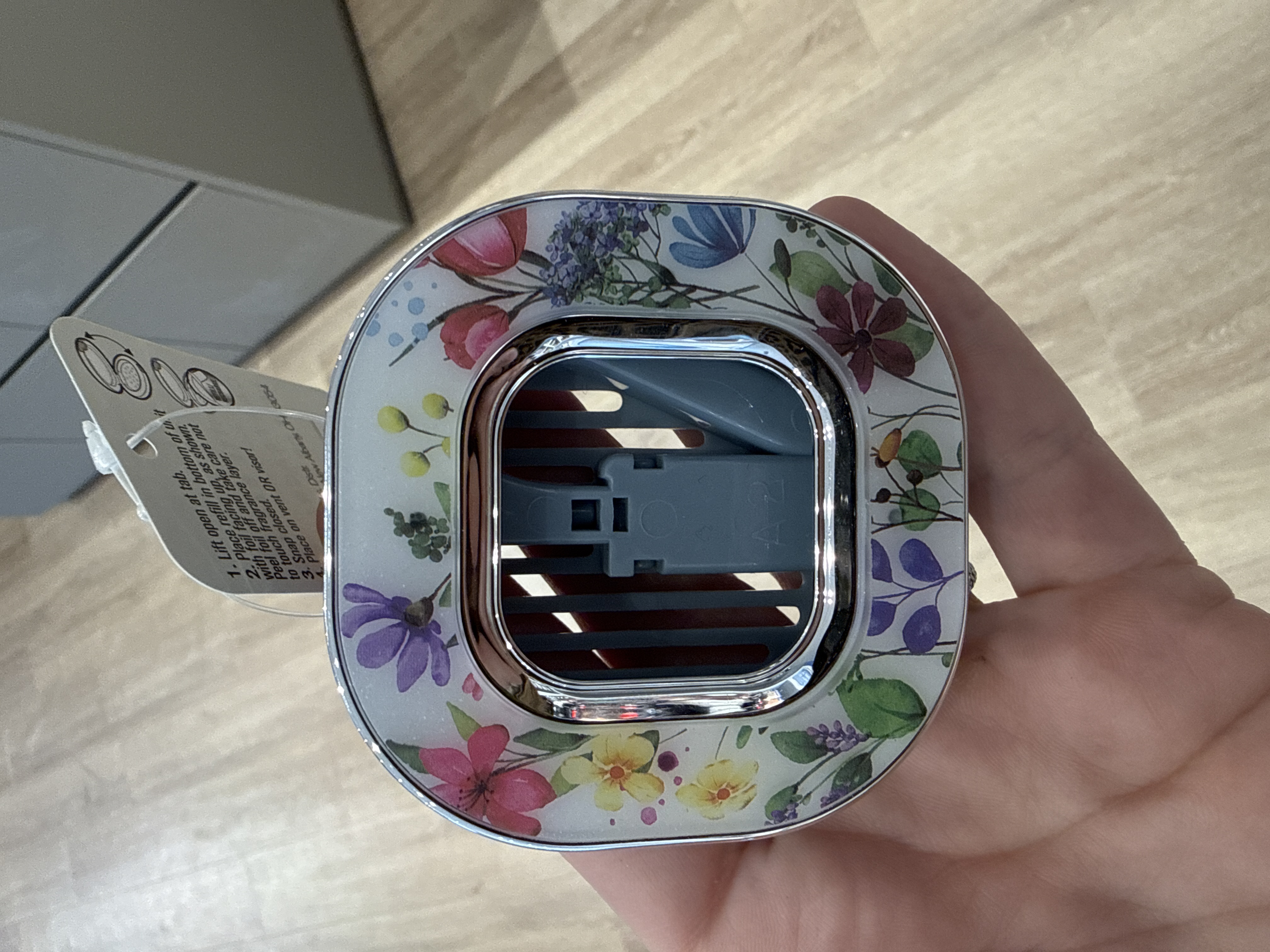 Bath & Body Works car fragrance holder - FLOWERS