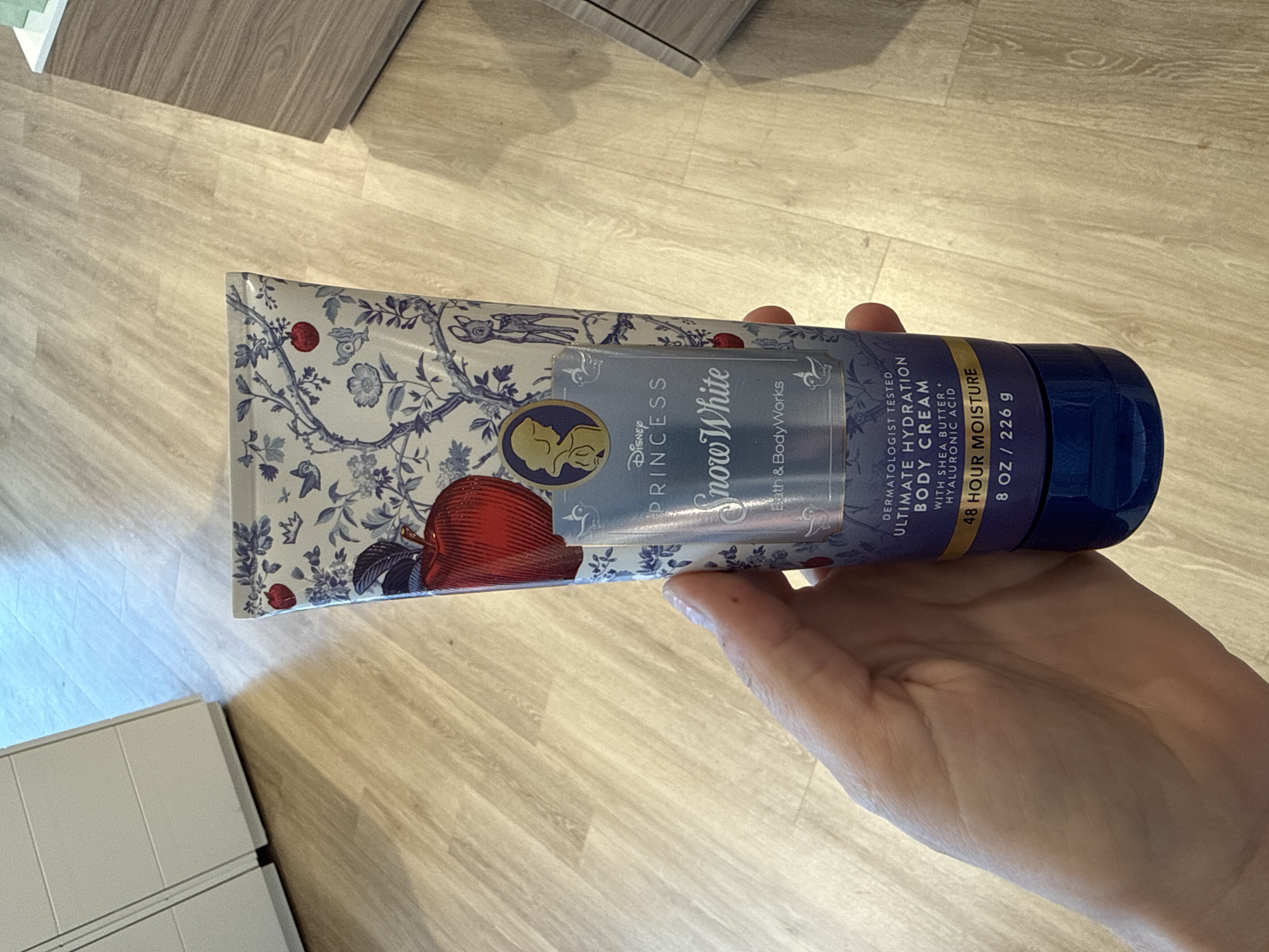 Bath & Body Works body cream SNOW WHITE 8oz