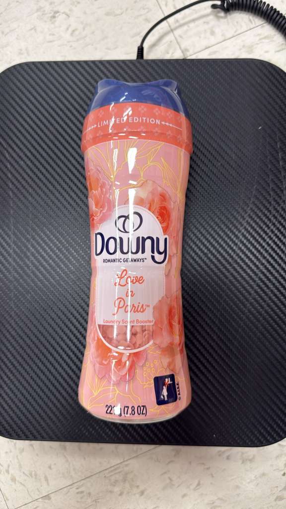 Downy Romantic Getawats Love in Paris Laundry Scent Booster 221g